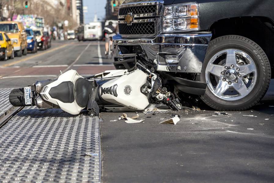 A motorcycle that is lying on the ground

AI-generated content may be incorrect.